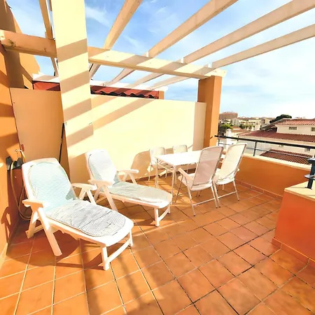 Stunning With Outdoor Swimmingpool, 4 Bedrooms And Wifi