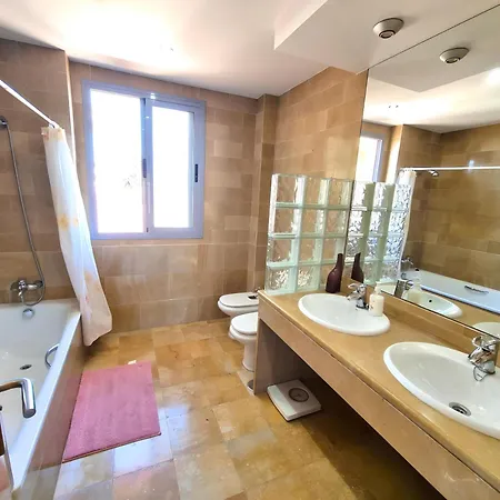 Holiday home Stunning With Outdoor Swimmingpool, 4 Bedrooms And Wifi *
