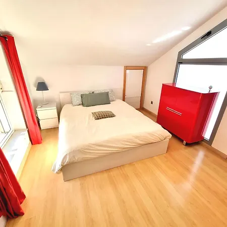 Stunning With Outdoor Swimmingpool, 4 Bedrooms And Wifi *