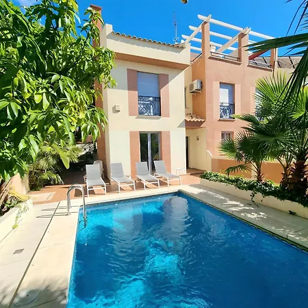 Stunning With Outdoor Swimmingpool, 4 Bedrooms And Wifi Feriehus